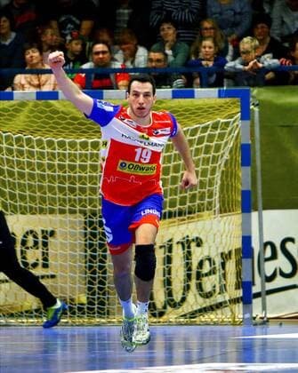 In jubilation Ante Tokic Eisenach Handball 2 League 2019 20 EHV Aue ThSV Eisenach 28 26 at 2 11 2019 EHV Aue ThSV Eisenach