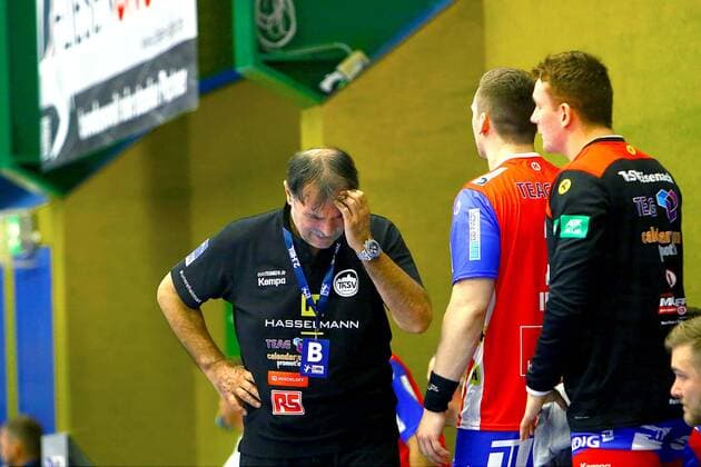 chimneys brooding coach Sead Hasanefendic Eisenach handball 2 league 2019 20 EHV Aue ThSV Eisenach 28 26 at 2 11 2019 EHV Aue ThSV Eisenach