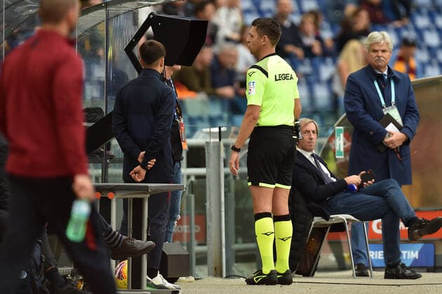 Referee Gianluca Rocchi checks the VAR Video assistant referee Roma 2-11-2019 Stadio Olimpico Football Serie A 2019 2020 AS Roma - SSC Napoli Foto Andrea Staccioli Insidefoto andreaxstaccioli