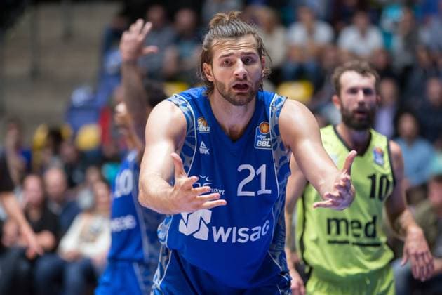 Fraport Skyliners medi Bayreuth , 1 BBL stunned Leon Kratzer Skyliners, 21 , Frankfurt am Main Hesse Germany Fraport Arena