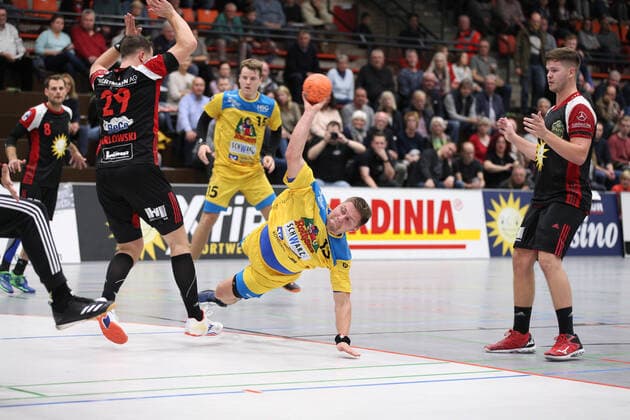 Fabian Wiederstein HSG Konstanz 13 against Marian Orlowski TuS N Luebbecke 29 left GER, Handball, 2 Bundesliga, TuS N Luebbecke against HSG Konstanz, 02 11 2019 Luebbecke Copyright: xStrohdiekx Eibner-Pressefotox EP_jsk