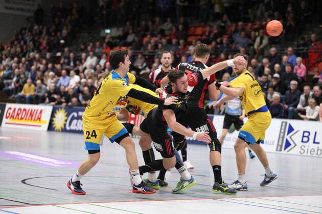 Jo Gerrit Genz TuS N Luebbecke 5 against Tim Jud HSG Konstanz 24 left GER, Handball, 2 Bundesliga, TuS N Luebbecke against HSG Konstanz, 02 11 2019 Luebbecke Copyright: xStrohdiekx Eibner-Pressefotox EP_jsk