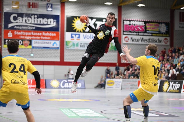 Roman Becvar TuS N Luebbecke 3 against Tom Wolf HSG Konstanz 10 right GER, Handball, 2 Bundesliga, TuS N Luebbecke against HSG Konstanz, 02 11 2019 Luebbecke Copyright: xStrohdiekx Eibner-Pressefotox EP_jsk