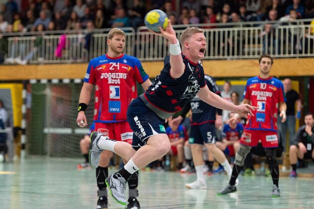 v left Dominic Fischer TSG Soeflingen 24 , Sascha Marquardt SG H2Ku Herrenberg 18 , SG H2Ku Herrenberg vs TSG Soeflingen, Handball, BWOL, Men, GER, 02 11 2019, SG H2Ku Herrenberg vs TSG Soeflingen, Handball, BWOL, Men, GER, 02 11 2019 Herrenberg Copyright: xEibner-Pressefoto WolfgangxFrankx sgh