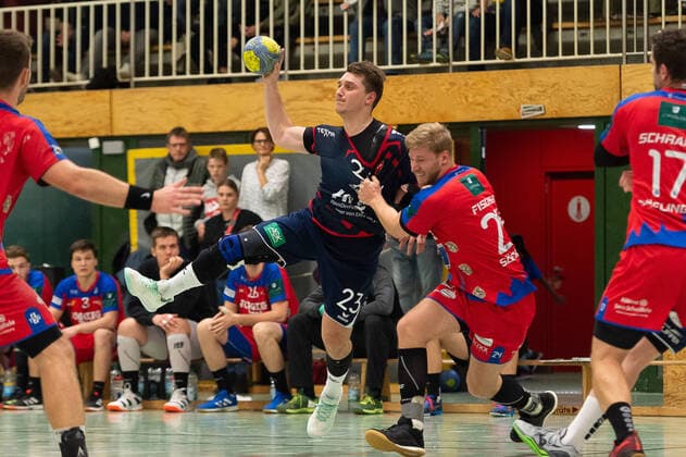 v left Dominic Rose SG H2Ku Herrenberg 23 , Dominic Fischer TSG Soeflingen 24 , SG H2Ku Herrenberg vs TSG Soeflingen, Handball, BWOL, Men, GER, 02 11 2019, SG H2Ku Herrenberg vs TSG Soeflingen, Handball, BWOL, Men, GER, 02 11 2019 Herrenberg Copyright: xEibner-Pressefoto WolfgangxFrankx sgh