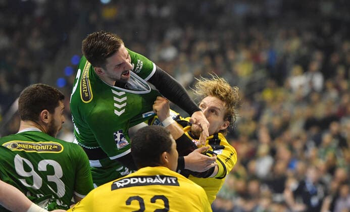 Fabian Wiede Füchse , after the litter, rear Jesper Nielsen Rhein Neckar Löwen , left Mijajlo Marsenic Füchse , front Mads Mensah Larsen Rhein Neckar Löwen , foxes Berlin Rhein Neckar Löwen 1 Bundesliga, DKB Handballbundesliga, 2019 2020 Men, Men, Men, Handball, Germany, Max Schmeling Halle Berlin, 3 11 2019