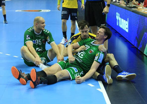 GER, DHB, 1 HBL, FUECHSE BERLIN VS Rhein Neckar Loewen 03 11 2019, Max Schmeling Halle, Berlin, GER, DHB, 1 HBL, FUECHSE BERLIN VS Rhein Neckar Loewen, DHB regulations prohibit any use of photographs as image sequences and or quasi video in picture Hans Lindberg Fuechse Berlin 18 , Paul Drux Fuechse Berlin 95 , Patrick Groetzki Rhein Neckar Loewen 24 nordphotox xEngler nph00076