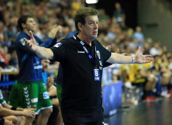 GER, DHB, 1 HBL, FUECHSE BERLIN VS Rhein Neckar Loewen 03 11 2019, Max Schmeling Halle, Berlin, GER, DHB, 1 HBL, FUECHSE BERLIN VS Rhein Neckar Loewen, DHB regulations prohibit any use of photographs as image sequences and or quasi video in picture head coach head coach Velimir Petkovic Fuechse Berlin nordphotox xEngler nph00076