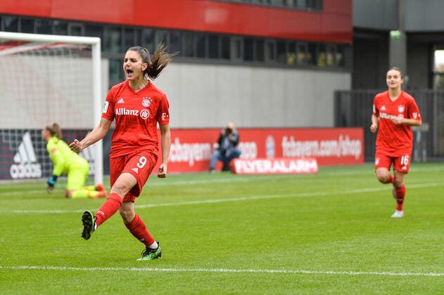 Goal celebration FC Bayern Müpnchen, goal scorer Jovana Damnjanovic FC Bayern Munich celebrates her goal to 1 0, Pauline Nelles goalkeeper 1 FC Cologne, Lina Magull FC Bayern Munich Munich, Germany, 03 11 2019, 03 11 2019, Munich, football, 1 Bundesliga, FC Bayern Munich 1 FC Cologne, DFB DFL REGULATIONS PROHIBIT ANY USE OF PHOTOGRAPHS AS IMAGE SEQUENCES AND OR QUASI VIDEO xklx