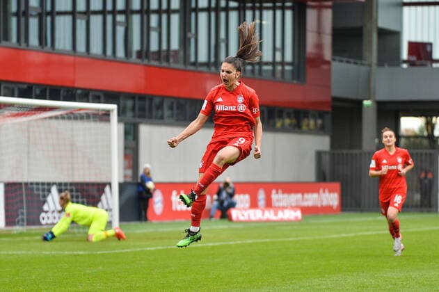 Goal celebration FC Bayern Müpnchen, goal scorer Jovana Damnjanovic FC Bayern Munich celebrates her goal to 1 0, Pauline Nelles goalkeeper 1 FC Cologne, Lina Magull FC Bayern Munich Munich, Germany, 03 11 2019, 03 11 2019, Munich, football, 1 Bundesliga, FC Bayern Munich 1 FC Cologne, DFB DFL REGULATIONS PROHIBIT ANY USE OF PHOTOGRAPHS AS IMAGE SEQUENCES AND OR QUASI VIDEO xklx