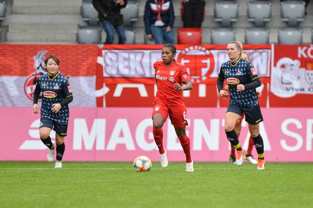 Lineth Beerensteyn FC Bayern München with Ball am Fuß Munich, Germany, 03 11 2019, 03 11 2019, Munich, Football, 1 Bundesliga, FC Bayern München 1 FC Köln, DFB DFL REGULATIONS PROHIBIT ANY USE OF PHOTOGRAPHS AS IMAGE SEQUENCES AND OR QUASI VIDEO xklx