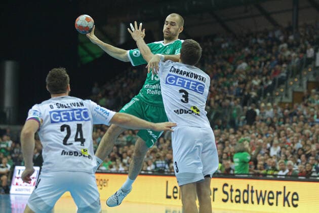 SC DHfK Leipzig vs. SC Magdeburg, Liqui Moly HBL, 03 11 19 Handball, 1 Bundesliga, Season 2019 2020, 11 Matchday SC DHfK Leipzig vs. SC Magdeburg on 03 11 19 in the Quarterback Immobilien Arena Leipzig In the picture Maximilian JANKE 13, SC DHfK Leipzig with Ball vs. Piotr CHRAPKOWSKI 3, SC Magdeburg Copyright: xBEAUTIFULxSPORTS JanxKaeferx