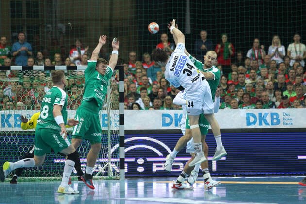 SC DHfK Leipzig vs. SC Magdeburg, Liqui Moly HBL, 03 11 19 Handball, 1 Bundesliga, Season 2019 2020, 11 Matchday SC DHfK Leipzig vs. SC Magdeburg on 03 11 19 in the Quarterback Immobilien Arena Leipzig In the picture Michael DAMGAARD 34, SC Magdeburg throws vs. Maximilian JANKE 13, SC DHfK Leipzig Copyright: xBEAUTIFULxSPORTS JanxKaeferx