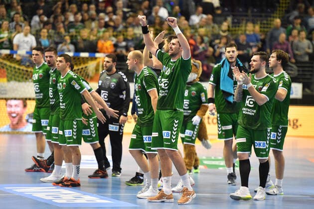 After the spoiel the Fox Team cheers the fans to Foxes Berlin Rhine Neckar Lions 1 Bundesliga, DKB Handball Bundesliga, 2019 2020 Men, Men, Men, Handball, Germany, Germany, Max Schmeling Halle Berlin, 3 11 2019