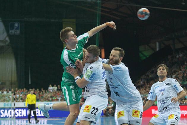 SC DHfK Leipzig vs. SC Magdeburg, Liqui Moly HBL, 03 11 19 Handball, 1 Bundesliga, Season 2019 2020, 11 Matchday SC DHfK Leipzig vs. SC Magdeburg on 03 11 19 in the Quarterback Real Estate Arena Leipzig In the picture Viggo KRISTJANSSON 73, SC DHfK Leipzig throws against Lukas MERTENS 22, SC Magdeburg , Moritz PREUSS 95, SC Magdeburg and Marko BEZJAK 25, SC Magdeburg Copyright: xBEAUTIFULxSPORTS JanxKaeferx