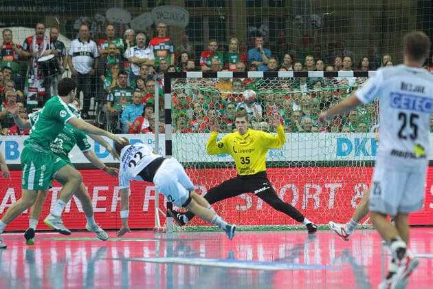 SC DHfK Leipzig vs. SC Magdeburg, Liqui Moly HBL, 03 11 19 Handball, 1 Bundesliga, Season 2019 2020, 11 Matchday SC DHfK Leipzig vs. SC Magdeburg on 03 11 19 in the Quarterback Immobilien Arena Leipzig In the picture Goalkeeper Joel BIRLEHM 35, SC DHfK Leipzig , Litter by Lukas MERTENS 22, SC Magdeburg Copyright: xBEAUTIFULxSPORTS JanxKaeferx