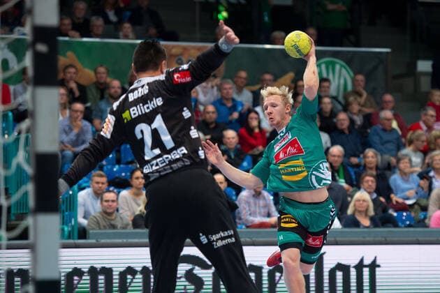 Minden, Germany 03 11 2019 1 Handball Bundesliga 2019 2020 GWD Minden vs HBW Balingen Weilstetten L R Vladimir Bozic Balingen , Kevin Gulliksen Minden Minden Nordrhein Westfalen Germany Kampa Halle