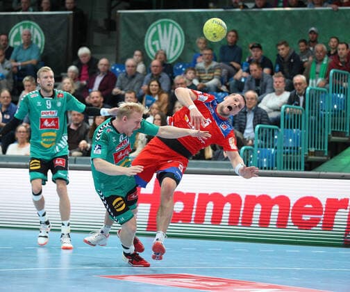Romas Kirveliavicius HBW Balingen Weilstetten 5 against Kevin Gulliksen TSV GWD Minden 44 left GER, Handball, 1 Bundesliga, TSV GWD Minden against HBW Balingen Weilstetten, 03 11 2019 Minden Copyright: xStrohdiekx Eibner-Pressefotox EP_jsk