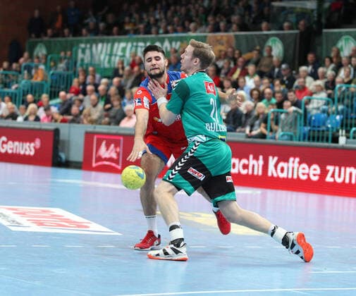Juan De La Pena HBW Balingen Weilstetten 19 against Magnus Gullerud TSV GWD Minden 21 right GER, Handball, 1 Bundesliga, TSV GWD Minden against HBW Balingen Weilstetten, 03 11 2019 Minden Copyright: xStrohdiekx Eibner-Pressefotox EP_jsk