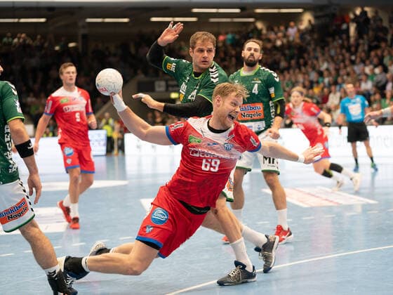 Christian Klimek TBV Lemgo 69 against Kresimir Kozina Frisch Auf Goeppingen 44 , Frisch Auf Göppingen vs. TBV Lemgo Lippe, 1 Bundesliga, Handball, Men, 03 11 2019 Frisch Auf Göppingen vs. TBV Lemgo Lippe, 1 Bundesliga, Handball, Men, 03 11 2019 Göppingen Copyright: xEibner-Pressefoto MichaelxSchmidx FAG