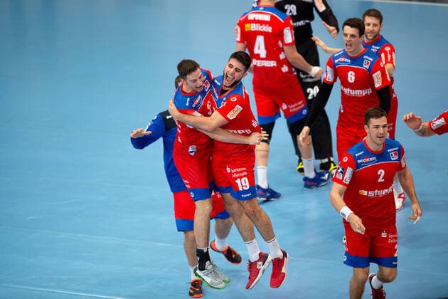 Minden, Germany 03 11 2019 1 Handball Bundesliga 2019 2020 GWD Minden vs HBW Balingen Weilstetten L R Lukas Saueressig Balingen , Juan de la Pena Balingen Minden Nordrhein Westfalen Germany Kampa Halle
