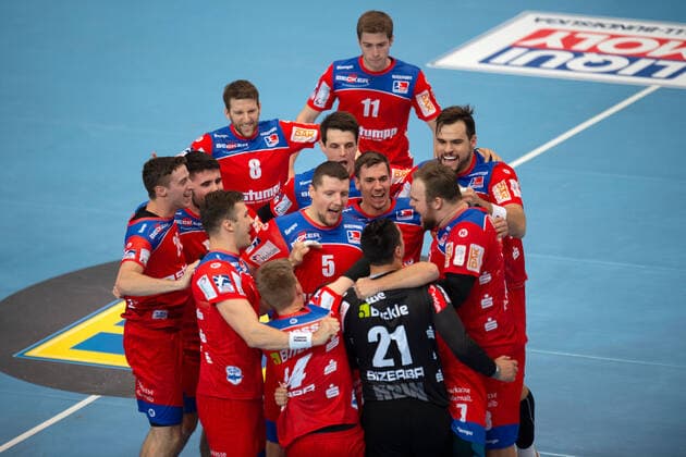 Minden, Germany 03 11 2019 1 Handball Bundesliga 2019 2020 GWD Minden vs. HBW Balingen Weilstetten Final cheers Balingen Minden North Rhine-Westphalia Germany Kampa Halle