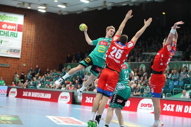 Marian Michalczik TSV GWD Minden 22 against Lukas Saueressig HBW Balingen Weilstetten 26, Magnus Gullerud TSV GWD Minden 21, Romas Kirveliavicius HBW Balingen Weilstetten 5 GER, Handball, 1 Bundesliga, TSV GWD Minden against HBW Balingen Weilstetten, 03 11 2019 Minden Copyright: xStrohdiekx Eibner-Pressefotox EP_jsk