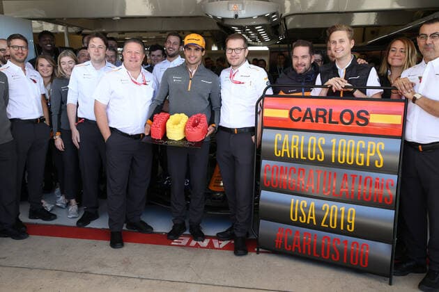 Photo4 LaPresse 03 11 2019 Austin, USA Grand Prix Formula One USA 2019 In the pic: Carlos Sainz Jr (ESP) Mclaren F1 Team MCL34 celebrates his 100th race in F1  Copyright: xPhoto4 LaPressex