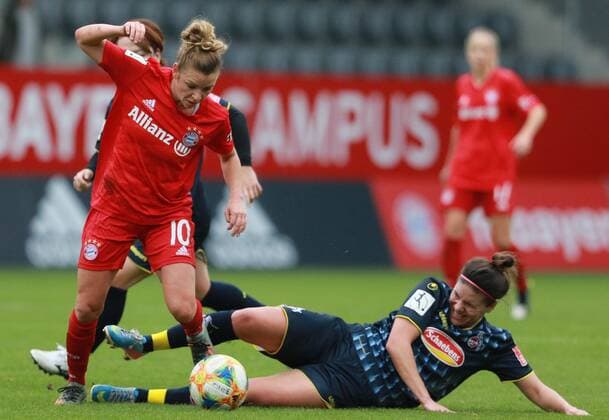 Linda Dallmann on ball FC Bayern Munich against Lucia Ondrusova Viktoria Cologne Womens football 1 BL 03 11 2019 Campus FC Bayern Munich FC Viktoria Cologne