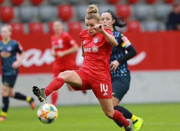 Linda Dallmann on ball FC Bayern Munich against Lucia Ondrusova Viktoria Cologne Womens football 1 BL 03 11 2019 Campus FC Bayern Munich FC Viktoria Cologne