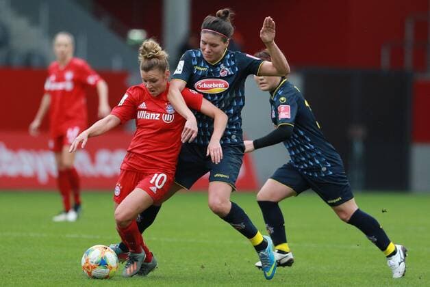 Linda Dallmann on ball FC Bayern Munich against Lucia Ondrusova Viktoria Cologne Womens football 1 BL 03 11 2019 Campus FC Bayern Munich FC Viktoria Cologne