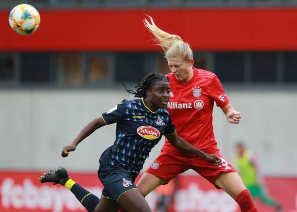 Carina Wenninger red FC Bayern Munich vs. Eunice Beckmann Viktoria Cologne Womens football 1 BL 03 11 2019 Campus FC Bayern Munich FC Viktoria Cologne