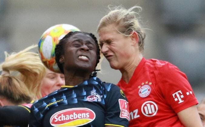 Carina Wenninger red FC Bayern Munich vs. Eunice Beckmann Viktoria Cologne Womens football 1 BL 03 11 2019 Campus FC Bayern Munich FC Viktoria Cologne