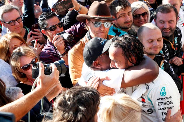 Motorsports: FIA Formula One World Championship, WM, Weltmeisterschaft 2019, Grand Prix of United States, 44 Lewis Hamilton (GBR, Mercedes AMG Petronas Motorsport) celebrates winning the F1 World Drivers Championship 2019 with his father Anthony Hamilton, Linda Hamilton and Matthew McConaughey Austin United States of America