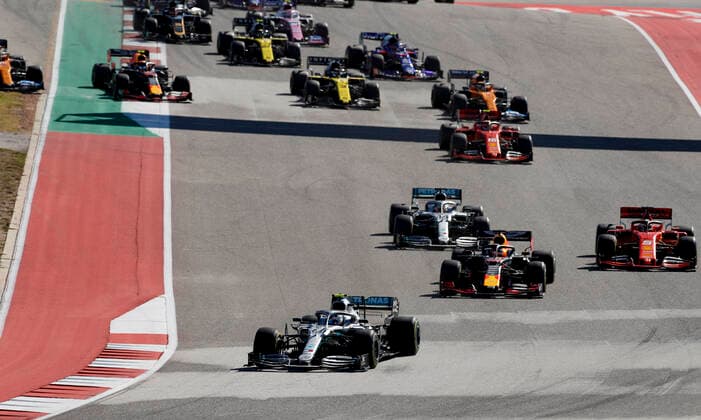 Motorsports: FIA Formula One World Championship, WM, Weltmeisterschaft 2019, Grand Prix of United States, Start, 77 Valtteri Bottas (FIN, Mercedes AMG Petronas Motorsport), 33 Max Verstappen (NLD, Aston Martin Red Bull Racing), 5 Sebastian Vettel (GER, Scuderia Ferrari Mission Winnow), 44 Lewis Hamilton (GBR, Mercedes AMG Petronas Motorsport), Austin United States of America