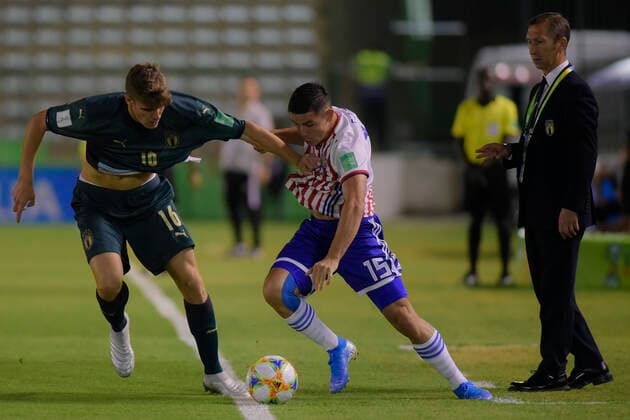 Fußball, U17 WM, Paraguay - Italien Sub 17 Itália e Paraguay BRASÍLIA, DF - 03.11.2019: SUB 17 ITÁLIA E PARAGUAY - Lorenzo Moretti, Fabio Barrios and Coach Carmine Nunziata during U17, U 17 Italy and Paraguay. Match valid for the FIFA U17 World Cup group stage. Bezerrão Stadium in Brasilia, DF. (Photo: Reinaldo Reginato Fotoarena) x1825579x  ReinaldoxReginato