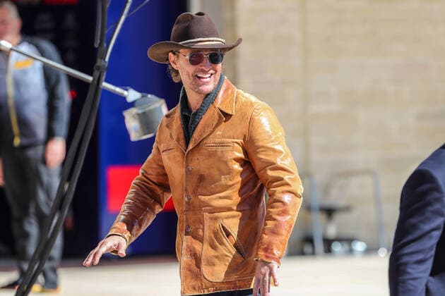Formel 1, GP USA, Matthew McConaughey zu Gast November 3, 2019, Austin, Texas, U.S: Actor Matthew McConaughey in action during the Formula 1 Emirates United States Grand Prix race held at the Circuit of the Americas racetrack in Austin,Texas. Motorsports 2019 - Formula 1 Emirates United States Grand Prix - ZUMAw300 20191103_zaf_w300_003 Copyright: xDanxWozniakx