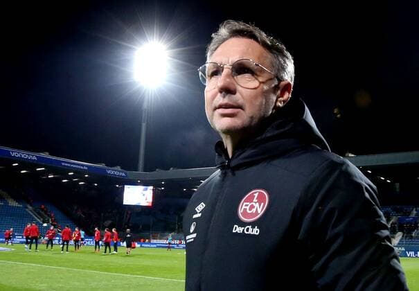 04 11 2019 Soccer Season 2019 2020 2 Soccer Bundesliga 12 Matchday VfL Bochum 1848 1 FC Nürnberg Nuernberg FCN Club DaMa DFL regulations prohibit any use of photographs as image sequences and or quasi video Damir Canadi Trainer Head Coach 1 FC Nürnberg FCN thoughtful before game starts