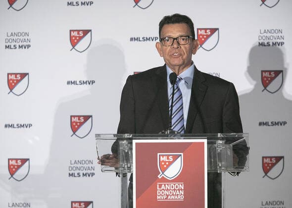 November 4, 2019, Los Angeles, California, United States of America: Fernando Valenzuela presents Carlos Vela of the Los Angeles Football Club the 2019 Landon Donovan, MLS, Fussball Herren, USA MVP award at Banc of California Stadium in Los Angeles, California. JAVIER ROJAS PI Carlos Vela awarded MLS MVP - ZUMAp124 20191104_zaa_p124_055 Copyright: xJavierxRojas Pix