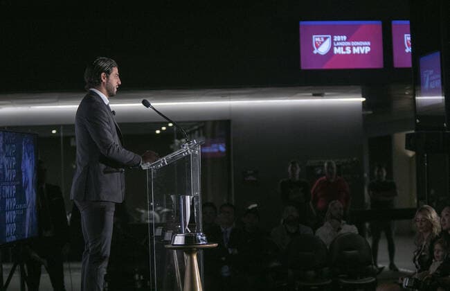 November 4, 2019, Los Angeles, California, United States of America: Carlos Vela of the Los Angeles Football Club, LAFC speaks after receiving the 2019 Landon Donovan, MLS, Fussball Herren, USA MVP award at Banc of California Stadium in Los Angeles, California. JAVIER ROJAS PI Carlos Vela awarded MLS MVP - ZUMAp124 20191104_zaa_p124_065 Copyright: xJavierxRojas Pix
