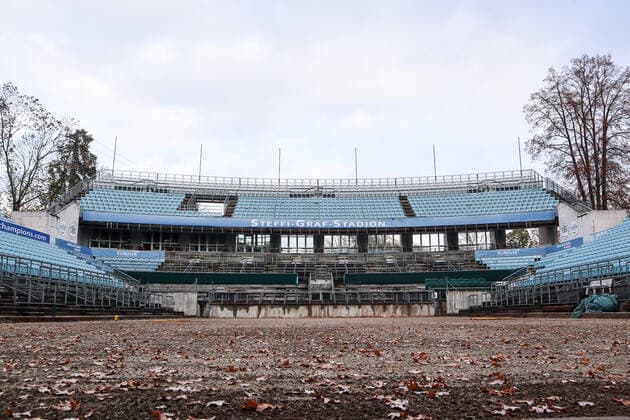 Center Court Steffi Graf Stadion is finished and seeded now its natures turn, conversion to lawn, KW 45, Steffi Graf Stadion, LTTC Rot Weiß , Berlin, 5 11 2019,