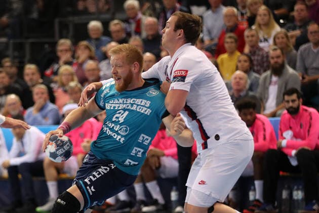 SG Flensburg Handewitt vs. Paris Saint German HB, Handball, EHF Champions League Group Phase, 06 11 19 Flensburg Jim Gottfridsson SG Flensburg Handewitt, 24 vs. Sander Sagosen Paris Saint Germain HB, 10 Copyright: xBEAUTIFULxSPORTS MarioxM.xKobergx