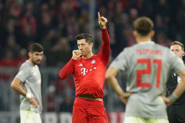 Goal celebration of Robert Lewandowski 9 FC Bayern Munich to 1 0, shows a baby belly, FC Bayern Munich vs. Olympiakos Piraeus, football, preliminary round, Champions League, 06 11 2019 Munich Bayern Germany Copyright: xkolbert-press ChristianxKolbertx