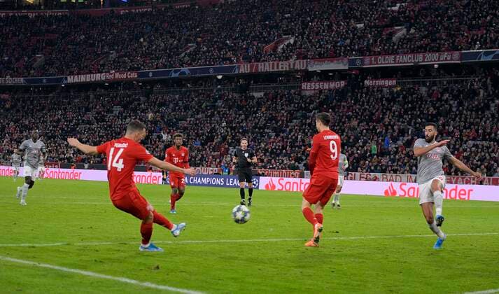 06 11 2019, football UEFA Champions League 2019 2020, group stage, 4 matchday, FC Bayern München Olympiakos Piräus, in the Allianz Arena Munich, goal scored to 2 0 by Ivan Perisic li, FC Bayern Munich DFL and DFB regulations prohibit any use of photographs as image sequences and or quasi video