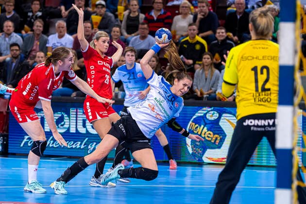 Ludwigsburg, Germany 06 November 2019 HBF 19 20 SG BBM Bietigheim vs Thueringer HC v li Laura van der Heijden Bietigheim , Angela Malestein Bietigheim , Iveta Koresova Thueringer HC , Torhueterin Dinah Eckerle Bietigheim Ludwigsburg MHP Arena Baden Württemberg Germany