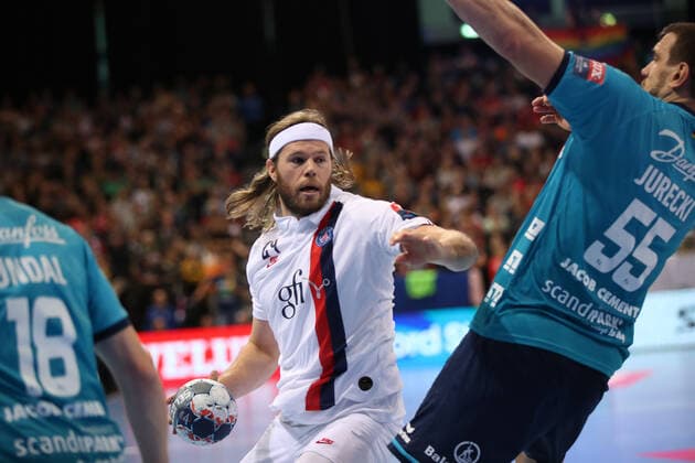 SG Flensburg Handewitt vs. Paris Saint German HB, Handball, EHF Champions League Group Phase, 06 11 19 Flensburg Mikkel Hansen Paris Saint Germain HB, 24 vs. Michel Jurecki SG Flensburg Handewitt, 55 Copyright: xBEAUTIFULxSPORTS MarioxM.xKobergx