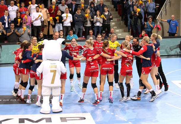 06 11 2019, Germany, Ludwigsburg, Handball Bundesliga Women, 6 Matchday, Season 2019 2020 SG BBM Bietigheim vs. Thuringia HC Final Cheers BBM