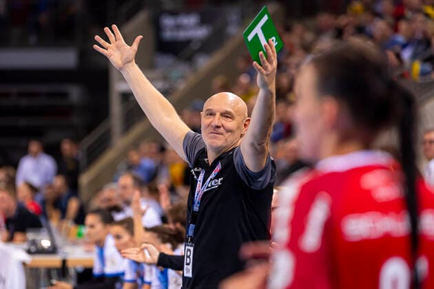 Ludwigsburg, Germany 06 November 2019 HBF 19 20 SG BBM Bietigheim vs. Thueringer HC Trainer Herbert Mueller Thueringer HC Ludwigsburg MHP Arena Baden Württemberg Germany