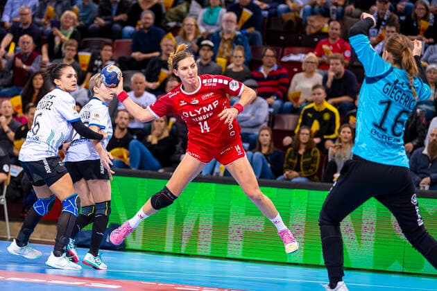 Ludwigsburg, Germany 06 November 2019 HBF 19 20 SG BBM Bietigheim vs Thueringer HC Karolina Kudlacz Gloc Bietigheim , Ann Cathrin Giegerich Thueringer HC Ludwigsburg MHP Arena Baden Württemberg Germany