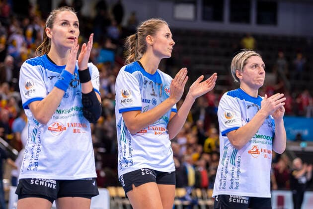 Ludwigsburg, Germany 06 November 2019 HBF 19 20 SG BBM Bietigheim vs Thueringer HC v li Iveta Koresova Thueringer HC , Alicia Stolle Thueringer HC , Lydia Jakubisova Thueringer HC dissatisfied disappointed disappointed down frustrated, Ludwigsburg MHP Arena Baden Württemberg Germany